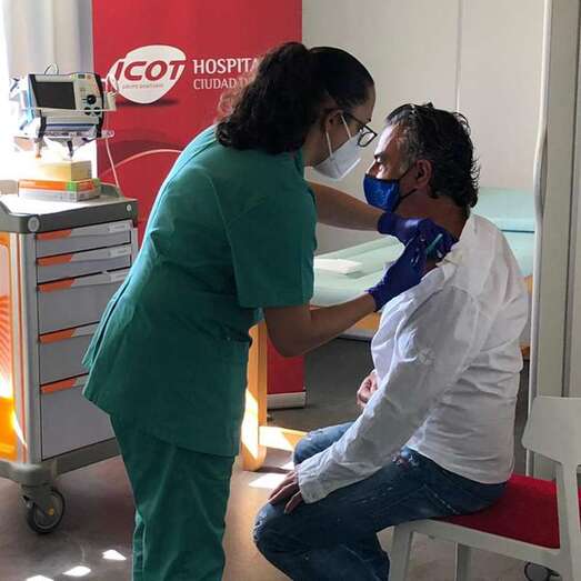 Vacunación de un dentista de Telde/TA.